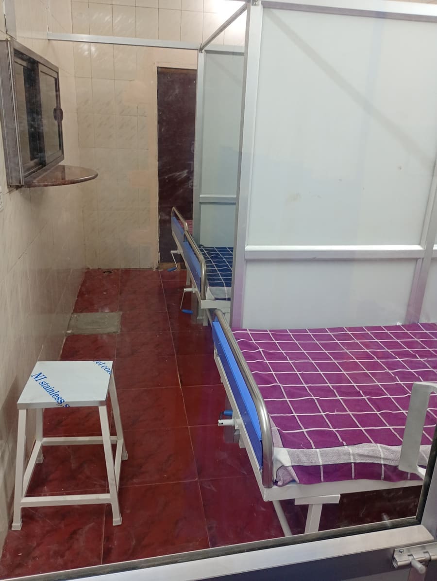 Observation room with hospital beds at A&A Clinic